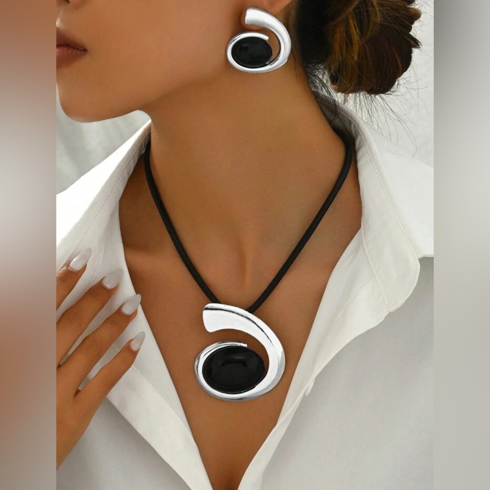 NEW METAL STYLE EARRINGS & NECKLACE JEWELRY SET